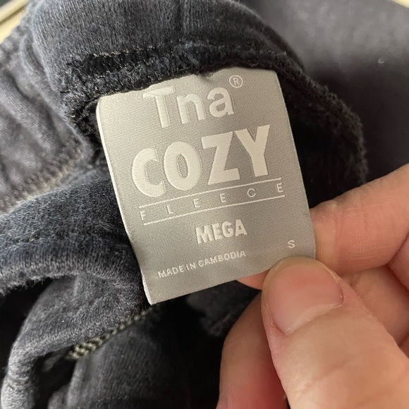 Aritzia TNA cozy fleece mega sweatpants joggers women’s small black oversized - Picture 4 of 6